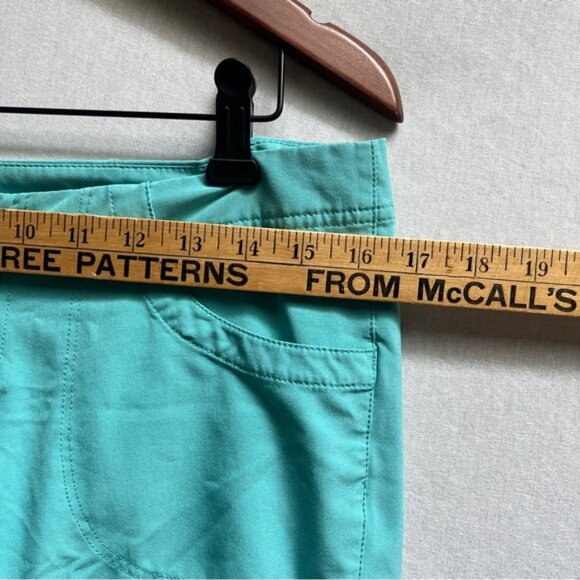 Patagonia Capris Teal Women's Pants Sz 8 - Picture 10 of 10